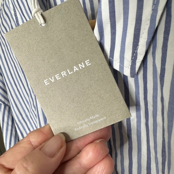NEW Everlane Boxy Cropped Button Down Shirt Blue White Lightweight Cotton XL - Picture 7 of 7